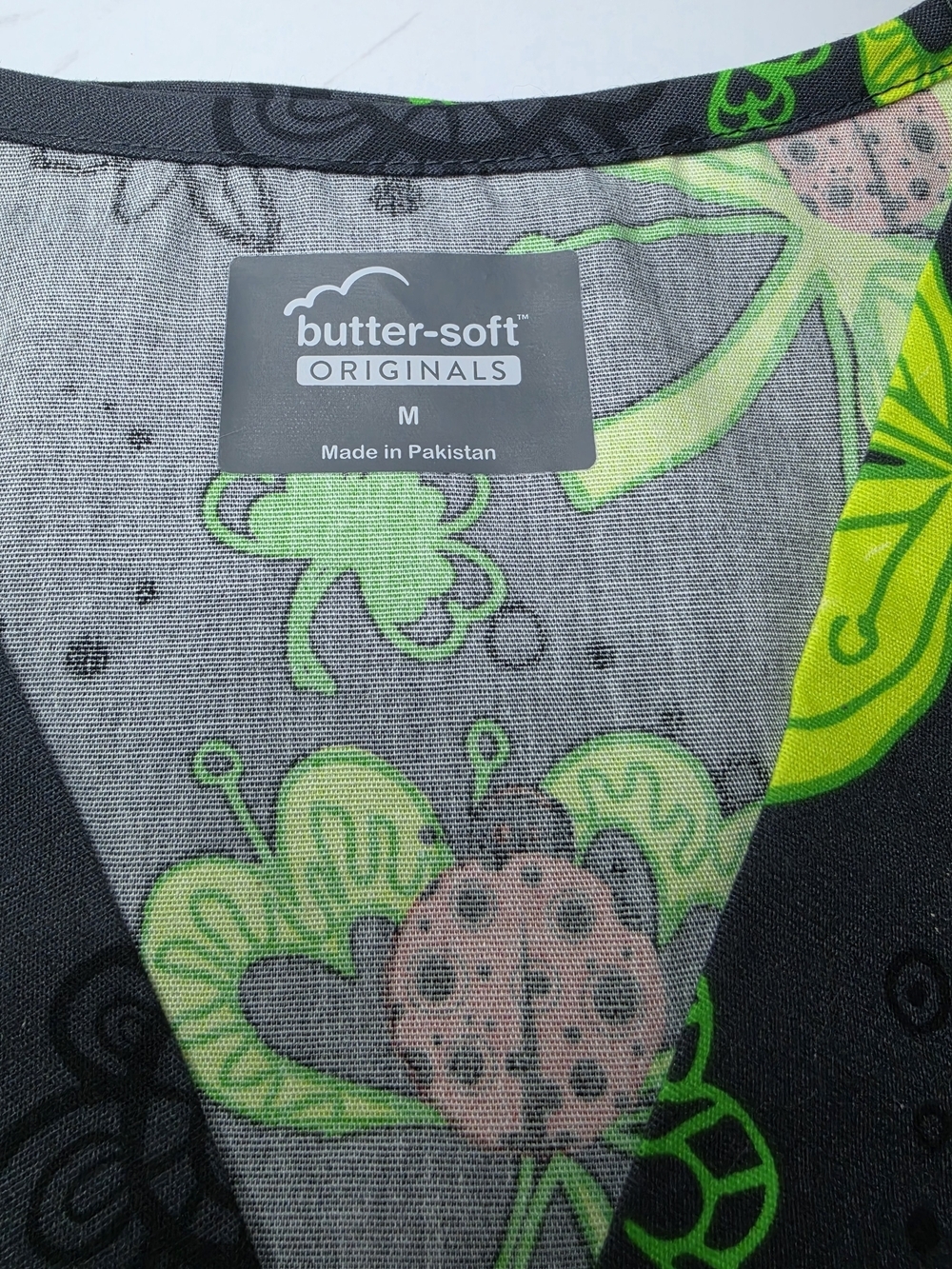 Butter-Soft Scrub Top Size Med - Picture 3 of 3